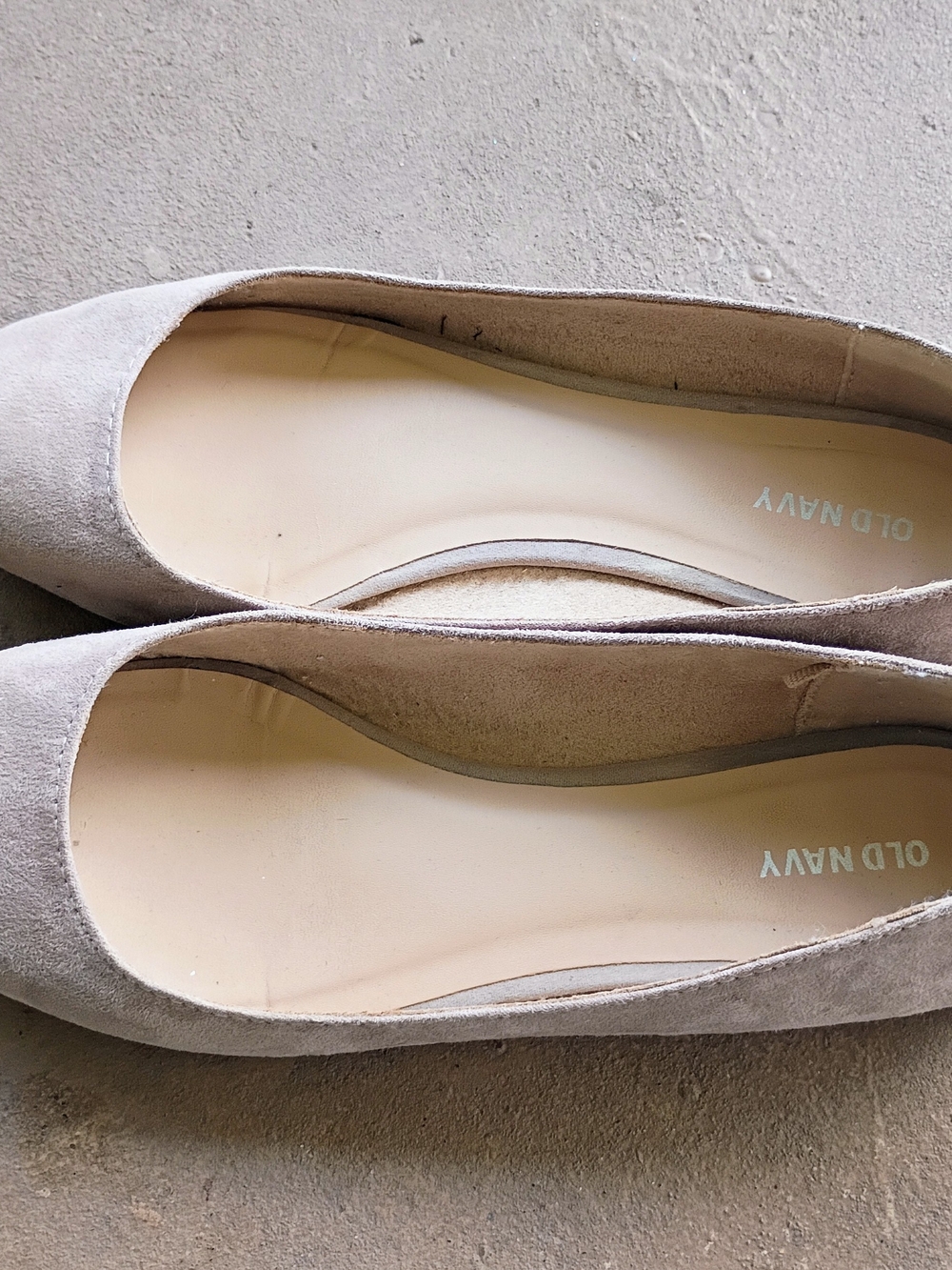 Old Navy Women's Light Taupe Pointed-Toe Flats - Picture 2 of 5